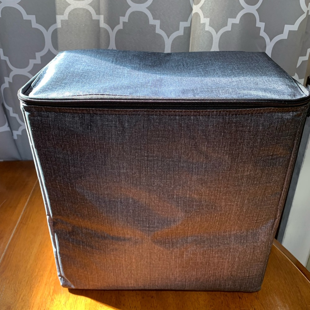 thirty-one NWOT Signature Collection Leak Lock Thermal Bag